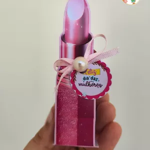Imagem de capa para o Ebook 👱🏼‍♀🌹 Lembrancinha Porta Batom garoto dia da Mulher 🥰💐