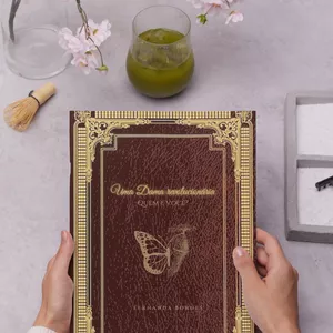 Imagem de capa para o Ebook UMA DAMA REVOLUCIONÁRIA🦋quem é você?