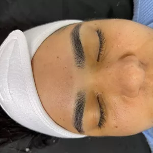 Imagen de portada para Curso online curso de perfilado  de cejas