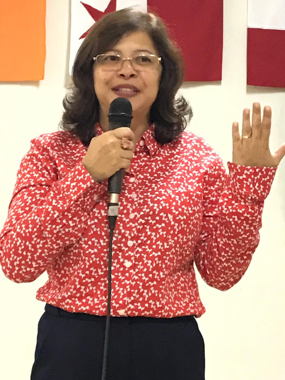María E.