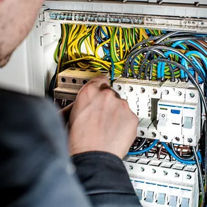 Imagem de capa para o Curso online NR 10 - Segurança em Instalações e Serviços em Eletricidade