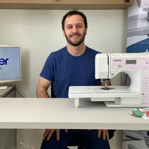 Imagem de capa para o Curso online TREINAMENTO COMPLETO MÁQUINA DE COSTURA SQ9100 E QB9110 BROTHER