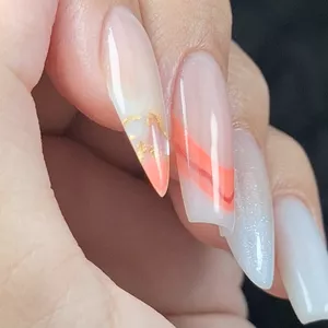 Imagem de capa para o Curso online Aplicação e Manutenção - Unhas de Gel 
