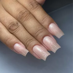 Imagem de capa para o Curso online Curso de Unhas de Gel Moldado