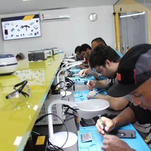 Imagem de capa para o Curso online Domine uma Assistência Técnica // Curso Completo de Manutenção de Celulares