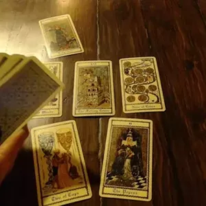 Imagen de portada para Curso online 🔮 Lectura Cartas Madrid: Consulta de Tarot con Expertos 🌟