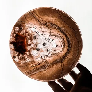 Imagen de portada para Ebook Domina la Resina Epóxica: Guía Completa para Crear Arte como un  Profesional