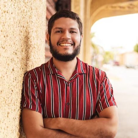 🔹 Jorge Luis Prado, Coordinador Administrativo.