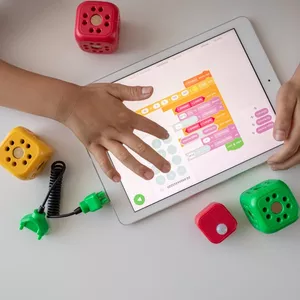 Imagen de portada para Ebook Recursos didácticos y material educativo para padres con hijos en educación básica