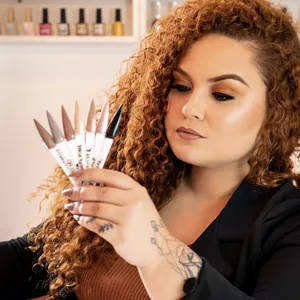 Imagem de capa para o Curso online Fibra de vidro - Método Paloma Muller