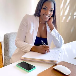 Imagen de portada para Curso online Mentoring Abogada Digital desde la Esencia. 