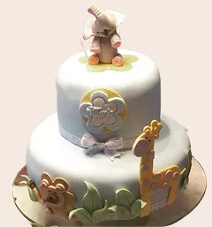 Bolo no Tema Baby Shower, mostrando como o elefante é versátil para uso em vários temas, aqui ele está no topo do bolo em 3D do Curso Meu Primeiro Zoológico - Modele 25 Animais em Pasta Americana