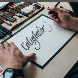 Imagem de capa para o Curso online Curso de Caligrafia Artística, inglesa, Ronde Francesa profissional