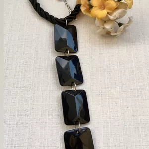 Imagem de capa para o Curso online Colar pretinho