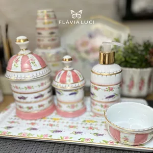 Imagem de capa para o Curso online Curso on-line Flávia Luci - Identidade visual na porcelana 