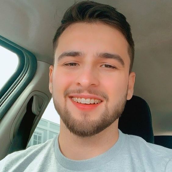 Felipe L.29 anos, Empregado de Mesa