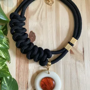 Imagem de capa para o Curso online COLARES DE CORDA (4 modelos) + pulseira 