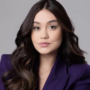 Imagem de capa para o Ebook Publicidade Clara Siqueira