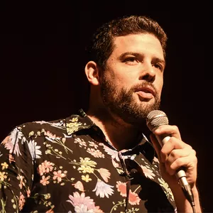 Imagem de capa para o Curso online Treinamento de Oratória com Fábio Lins