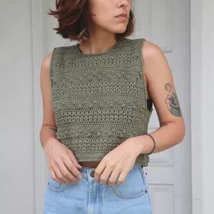 Imagem de capa para o Curso online Tutorial Blusa Prisma crochê