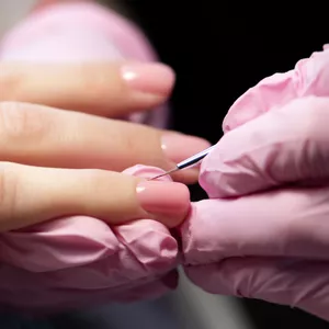 Imagen de portada para Curso online CURSO NIVELACIÓN Y ESMALTADO PARA PRINCIPIANTES 