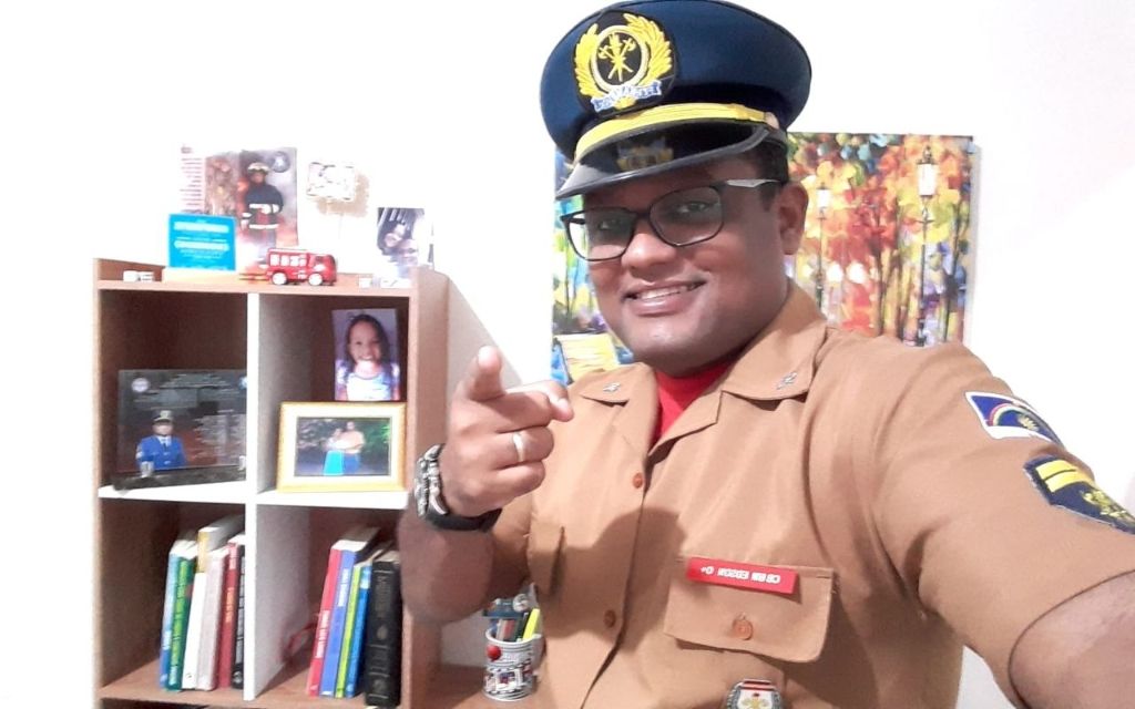 AUTOR: EDSON SANTO, BOMBEIRO MILITAR E PROFESSOR DE MATEMÁTICA, APROVADO EM 7 CONCURSOS PÚBLICOS.