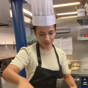 Imagem de capa para o Curso online MÃO NA MASSA Muito mais do que um curso. Receitas, tutoriais, consultoria, conteúdo novo cada semana.