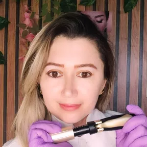 Curso curso preenchimento labial na Hyaluron pen