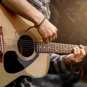 Imagem principal do produto Curso de violão '8 módulos para tocar violão''