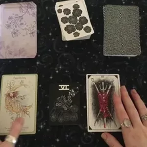 Image de couverture pour le Cours en ligne Découvrez le Mystère avec le Marabout de Paris 🔮