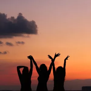 Imagen de portada para Ebook Superando desafíos: Manual inspirador para mamás que crían solas