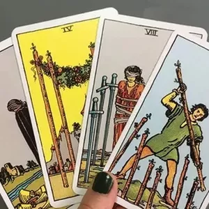 Imagen de portada para Curso online 🔮 Tirada de Tarot Gratis 12 Cartas Luna Vila-Nova 🔮