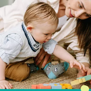 Imagem de capa para o Ebook Brincadeiras para desenvolver seu bebê - De 0 a 12 meses