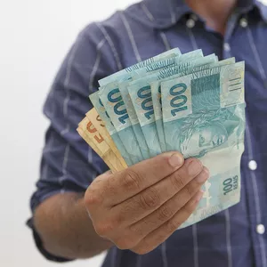 Imagem do curso Como ganhar dinheiro na internet ( extremamente facíl!!!!! )