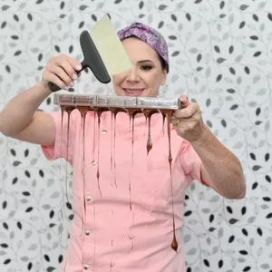 Imagem de capa para o Curso online Introdução à Confeitaria Fina com Cris Garcia