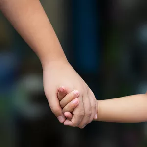 Imagem de capa para o Curso online Prevenção de Acidentes Domésticos com Bebê e Criança e Orientação apra Primeiros Socorros