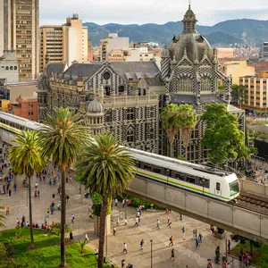 Imagen de portada para Ebook Explora la Ciudad de la Eterna Primavera: Atracciones imperdibles