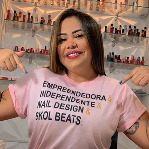Imagem de capa para o Curso online Alongamento de unhas prático e rápido 