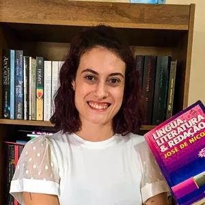 Imagem de capa para o Serviço online Aulas de Literatura Brasileira e redação para o ENEM