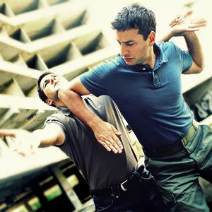 Imagem de capa para o Curso online Curso de Krav Maga Operacional Tático - KMOT - Módulo 1 - Defesa Pessoal Urbana