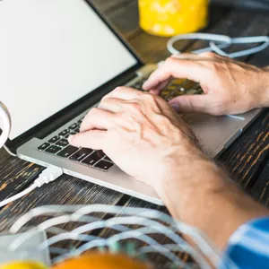 Imagen de portada para Curso online TECNICO DE LAPTOP CELULARES Y PC