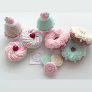 Imagem de capa para o Curso online AMIGURUMIS "Docinhos" em Crochê