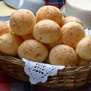 Imagem de capa para o Ebook Comidas típicas brasileiras (01/28) - Pão de queijo