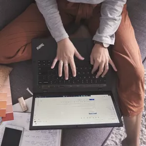 Imagem de capa para o Curso online InDesign – Cloud Document e InCopy Web