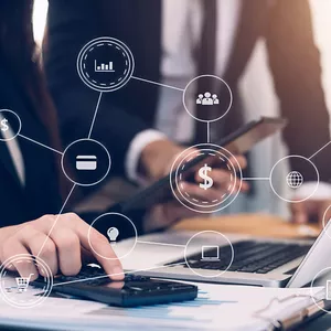 Imagem de capa para o Curso online Finanças e Negócios.