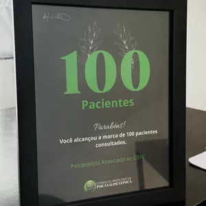 Imagem de capa para o Curso online Plaquinha de Premiação