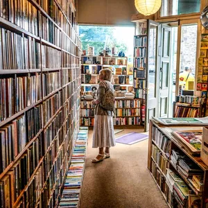 Imagem de capa para o Ebook Aventuras Literárias: Explore o Universo dos Livros