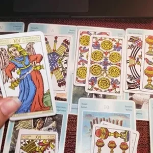 Imagen de portada para Curso online Descubre Tu Futuro Inmediato Gratis en el Tarot de Enfemenino ☎️