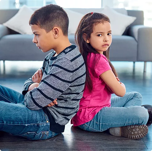 profesora-com-crianças-mediadores-mirins