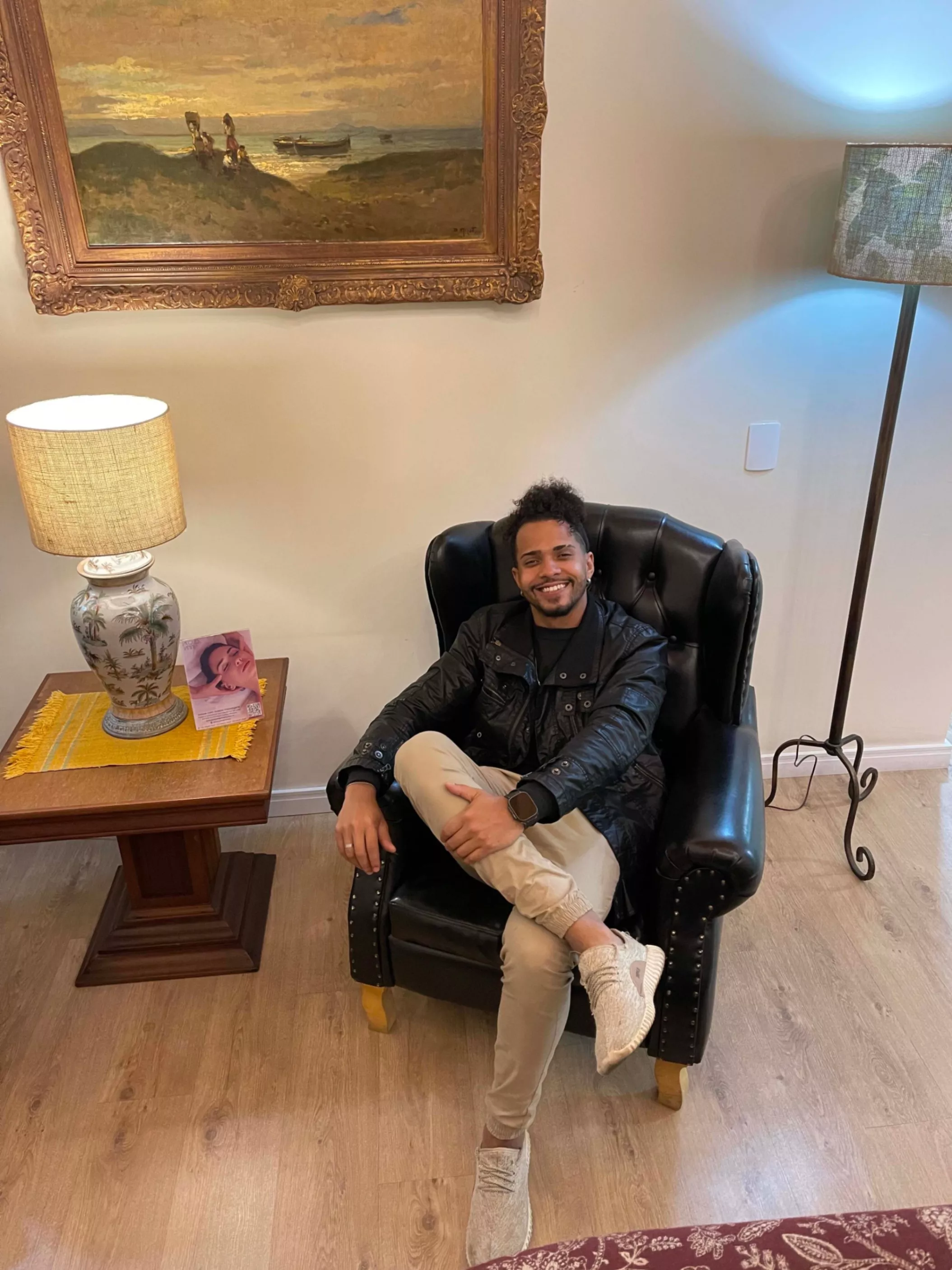 Me chamo João Vitor Rodrigues e sou o autor desse e-book prático de desenvolvimento pessoal e comunicação, assim como eu venho evoluindo todos os dias espero que cada um de vocês, leitores. Entendam e aplicam essas técnicas para uma vida mais leve e de sucesso!